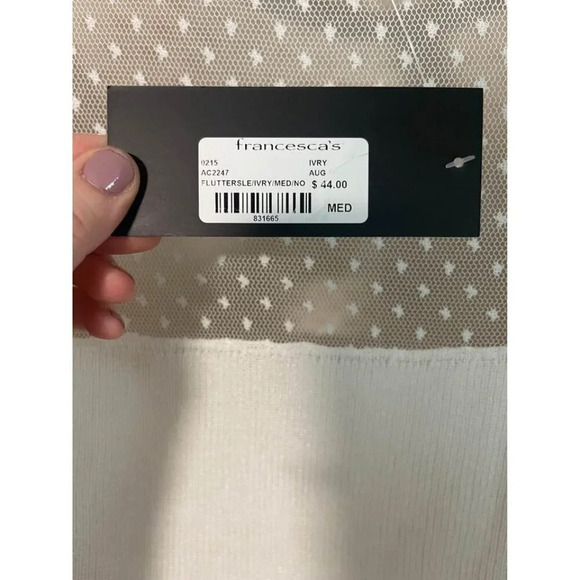 NEW Francesca’s Polka Dot Blouse With Wing Sleeves Size Medium #0272 - Picture 5 of 6